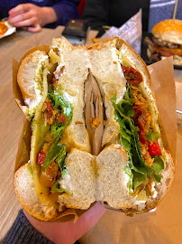 Sandwich au poulet du Restaurant de hamburgers Burgers & Bagels Lafayette à Lyon - n°14