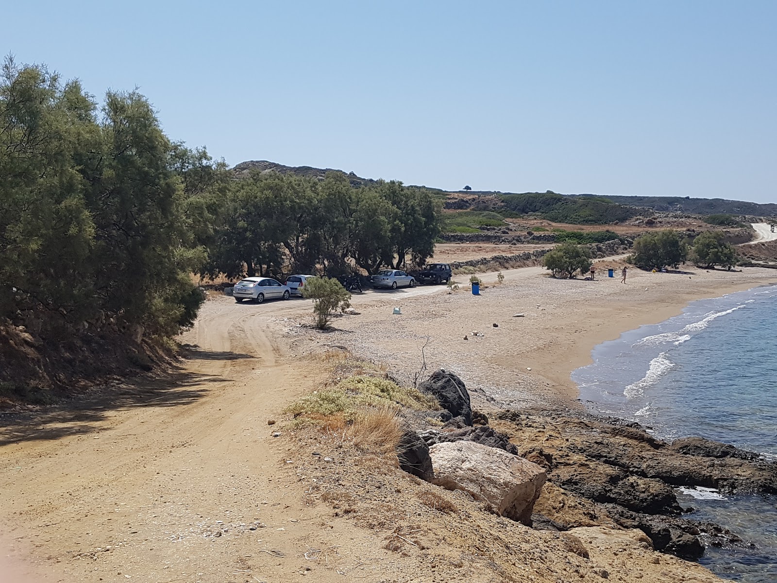 Mavrospilia beach'in fotoğrafı biraz temiz temizlik seviyesi ile