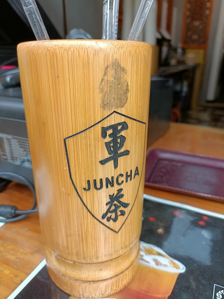 軍茶-霧峰樹仁店｜自取永遠買一送一｜霧峰特色茶飲｜在地熱門推薦｜網紅打卡｜人氣美食｜必喝飲料｜外帶飲料店 的照片