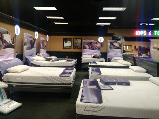 Furniture Store «Mor Furniture for Less», reviews and photos, 5156 N Blackstone Ave, Fresno, CA 93710, USA