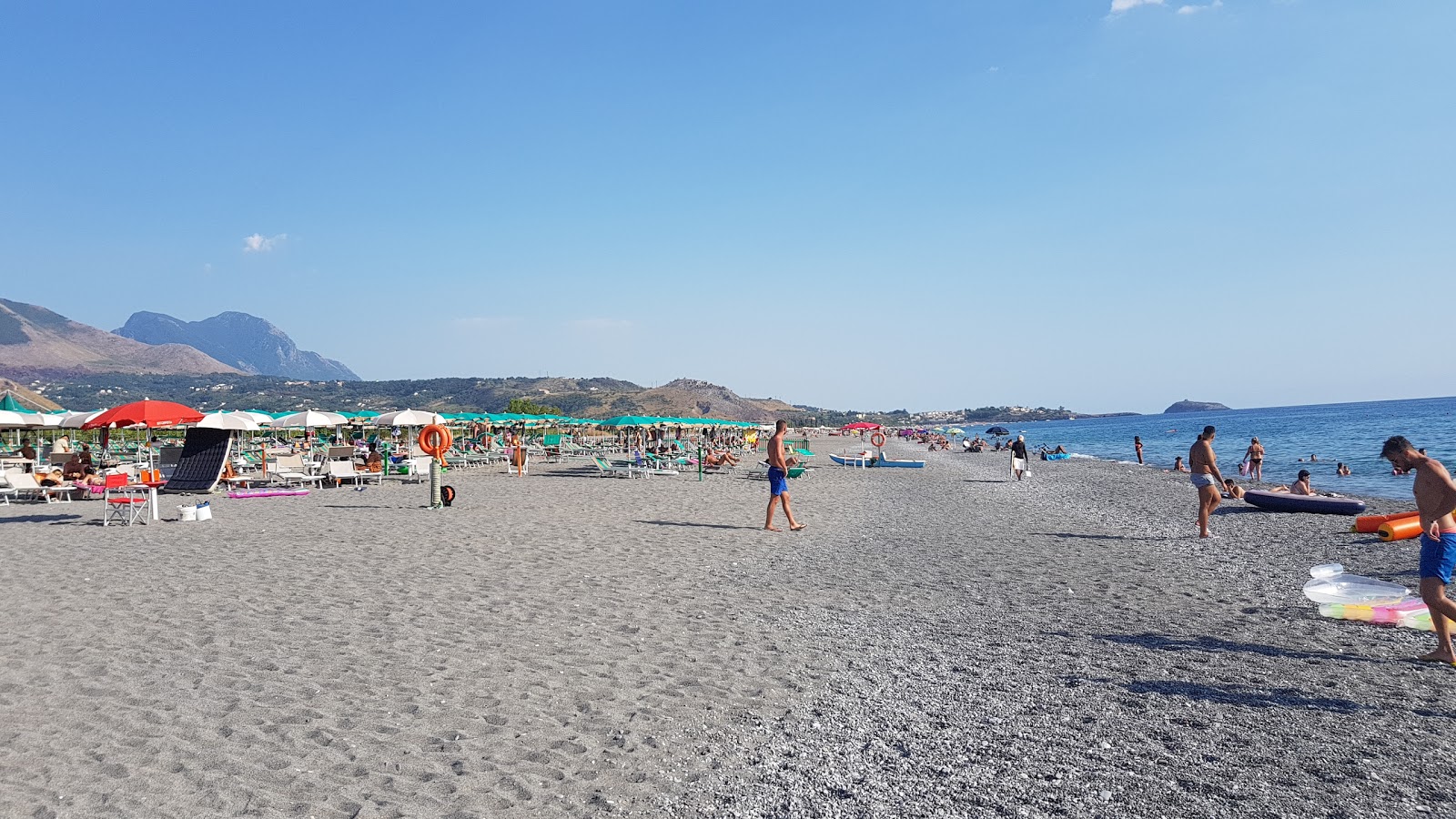 Foto von Acchio-Fiumicello beach mit grauer sand Oberfläche