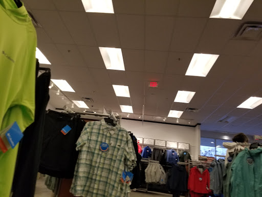 Sportswear Store «Columbia Sportswear Store - Gilroy, CA», reviews and photos, 681 Leavesley Rd d135, Gilroy, CA 95020, USA