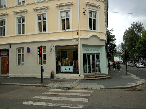 Butikker for å kjøpe catrina kvinnekostyme Oslo