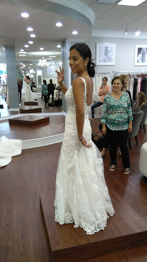 Bridal Shop «Bella Bianca Bridal», reviews and photos, 17W527 E Roosevelt Rd, Oakbrook Terrace, IL 60181, USA