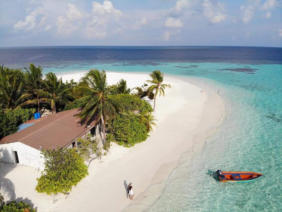 Dhangethi Beach'in fotoğrafı geniş bir kıyı şeridi ile birlikte