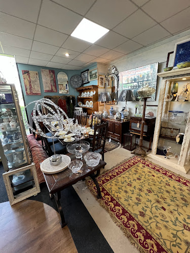 Freemens Common Antiques Centre - Shop