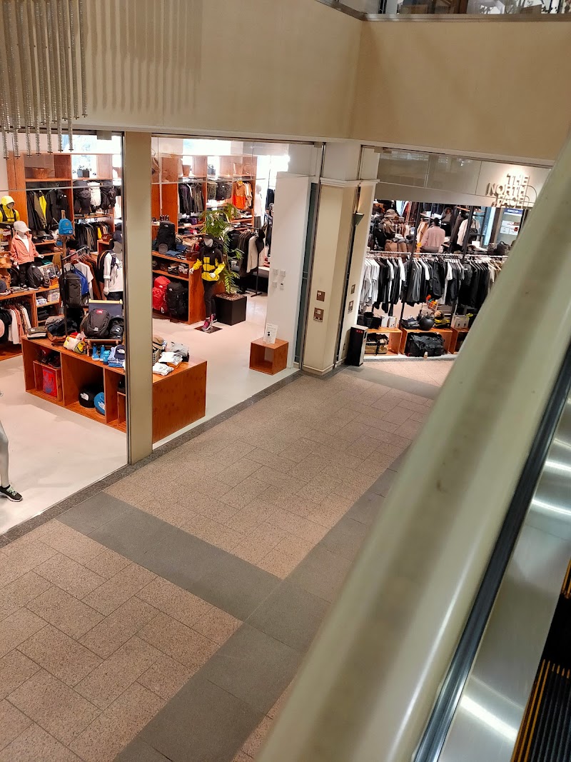 クレド岡山 岡山県岡山市北区中山下 ショッピング モール デパート グルコミ