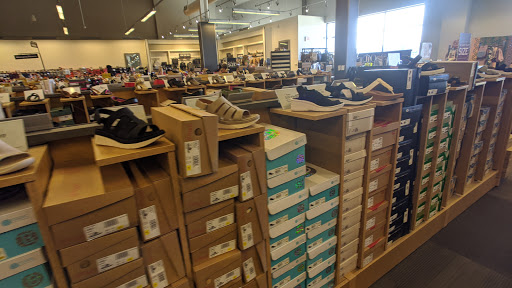 Shoe Store «DSW Designer Shoe Warehouse», reviews and photos, 11500 Burleigh St., Wauwatosa, WI 53222, USA