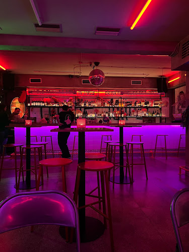 Opinii despre Uncle Tan's Drinking House în Πειραιάς - Μπαρ