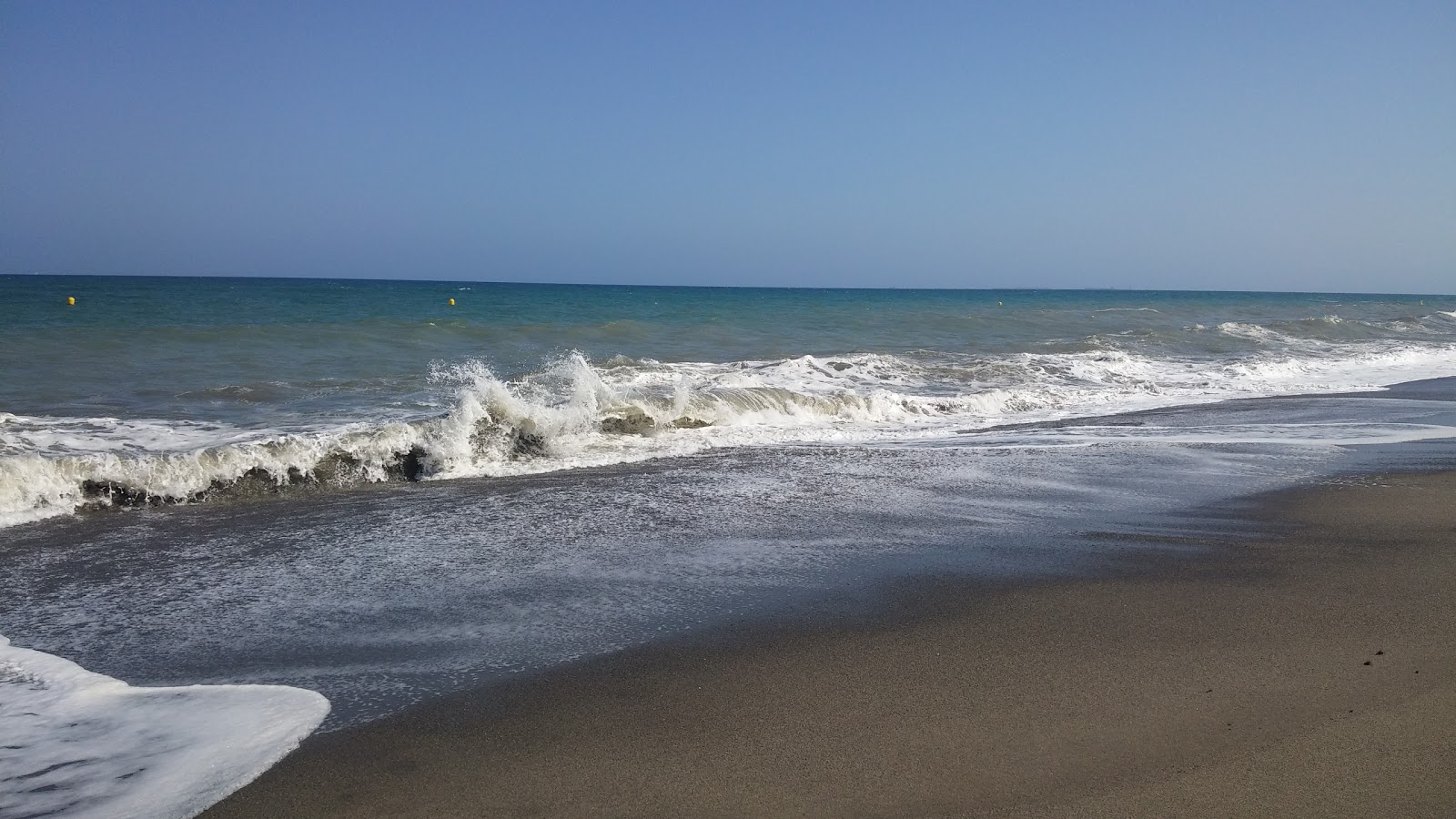 Photo de Playa de la Alcaidesa - endroit populaire parmi les connaisseurs de la détente