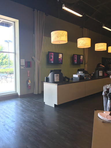 Shoe Store «DSW Designer Shoe Warehouse», reviews and photos, 180 Colony Pl, Plymouth, MA 02360, USA