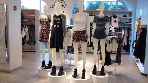 Clothing Store «H&M», reviews and photos, 2 S 69th St, Upper Darby, PA 19082, USA