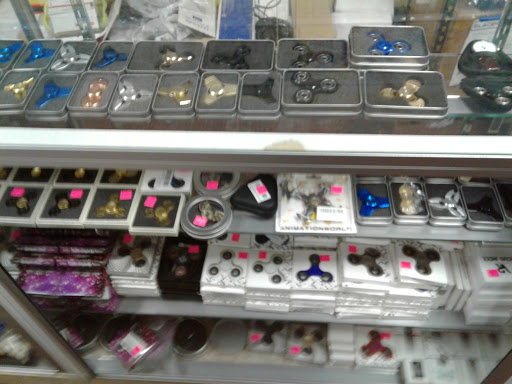 Discount Store «Discounts Plus», reviews and photos, 1995 SE Tualatin Valley Hwy, Hillsboro, OR 97123, USA