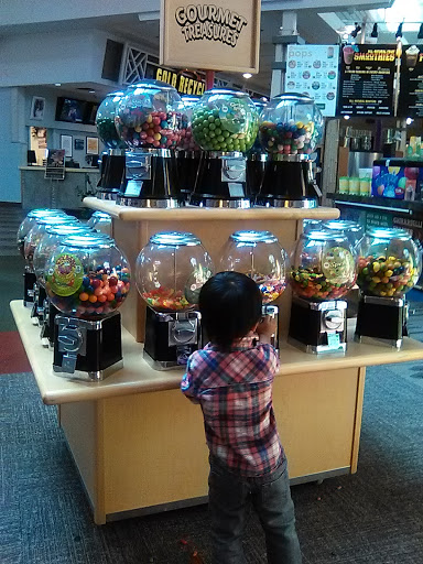 Shopping Mall «The Lakes Mall», reviews and photos, 5600 Harvey St, Muskegon, MI 49444, USA