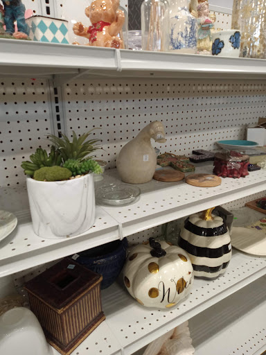 Thrift Store «Goodwill Central Texas - Lakeway», reviews and photos, 1901 RR 620 South, Lakeway, TX 78734, USA