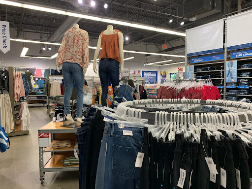 Clothing Store «Old Navy», reviews and photos, 15661 S Apopka Vineland Rd, Orlando, FL 32821, USA