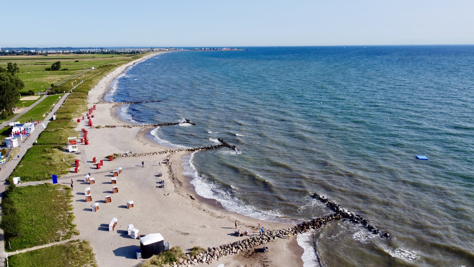 Foto de Praia de Schonhagen com areia brilhante superfície