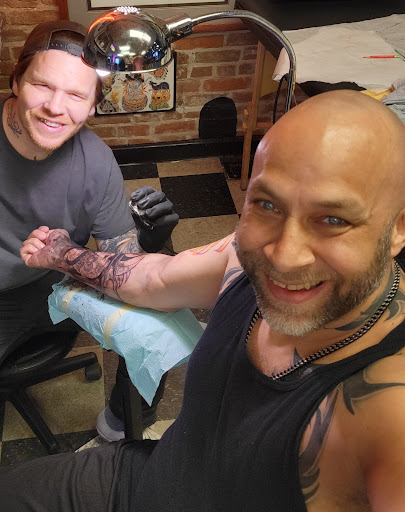 Tattoo Shop «Alton Tattoo Company», reviews and photos, 2514 College Ave, Alton, IL 62002, USA