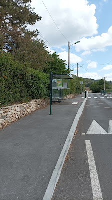Arrêt de bus la foux à Puget-ville