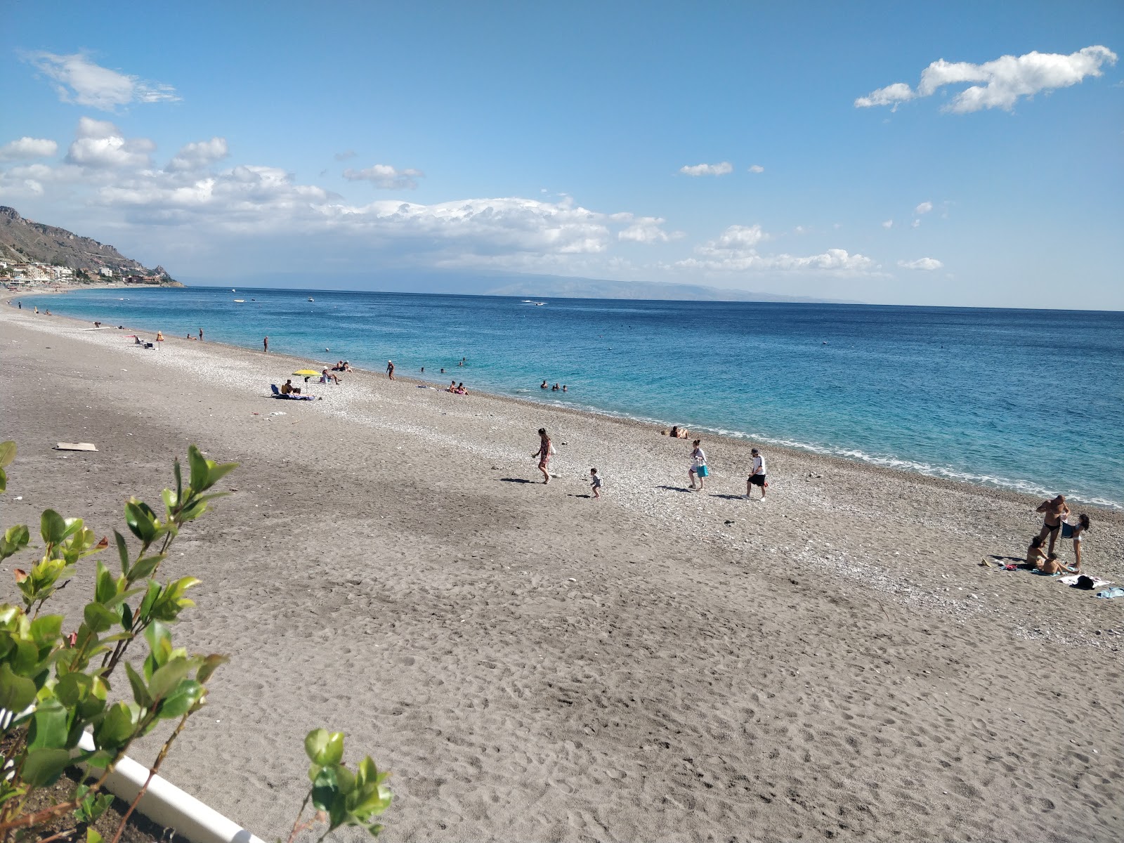 Foto af Spiaggia di Mazzeo med lang lige kyst