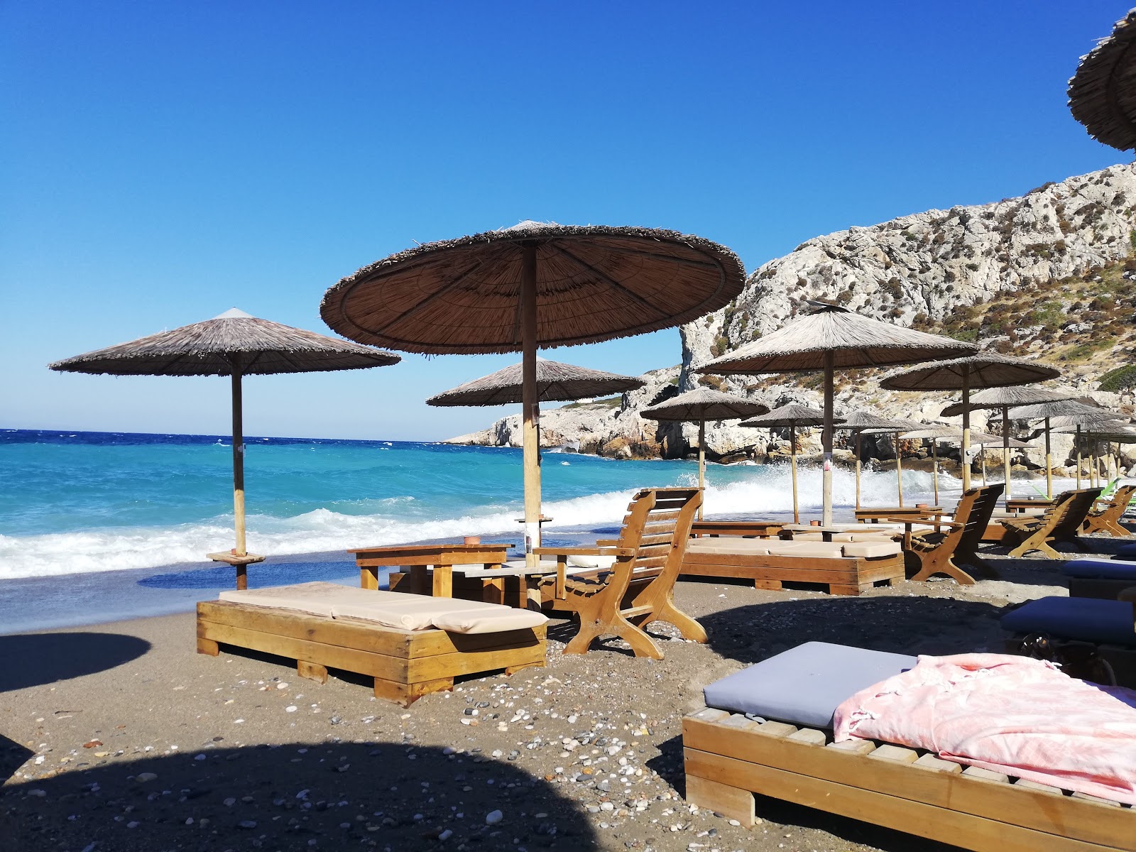 Paralia Kaki Thalassa'in fotoğrafı - rahatlamayı sevenler arasında popüler bir yer
