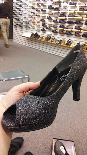 Shoe Store «Globe Shoes», reviews and photos, 73 NJ-17, Paramus, NJ 07652, USA