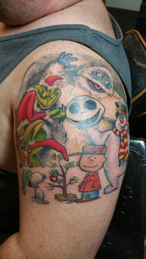 Tattoo Shop «Topnotch Tattoo», reviews and photos, 216 E Chicago St, Elgin, IL 60120, USA