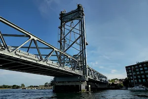 Memorial Bridge image