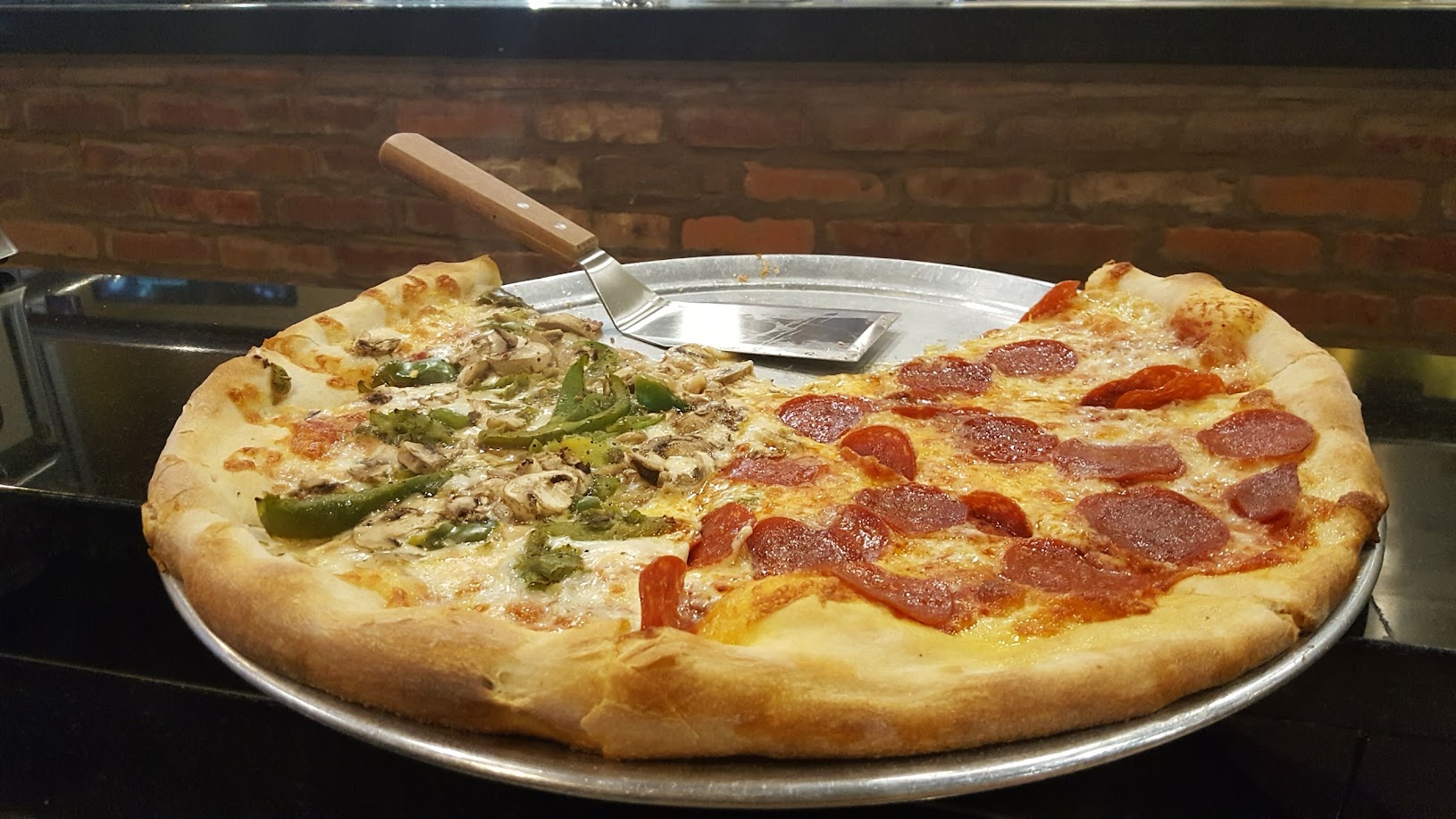Vinny's N.Y. Pizza & Grill - Midtown