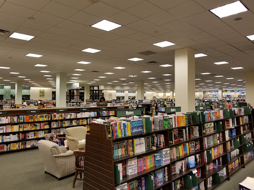 Book Store «Barnes & Noble Booksellers The Parks at Arlington Mall», reviews and photos, 3881 S Cooper St #2027, Arlington, TX 76015, USA