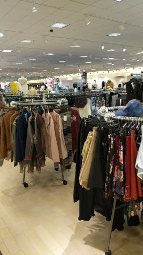 Department Store «Von Maur», reviews and photos, 115 Iowa River Landing Pl, Coralville, IA 52241, USA