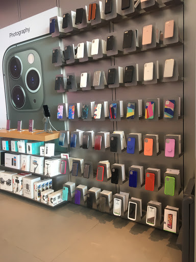 Computer Store «Apple Eton», reviews and photos, 28849 Chagrin Blvd, Woodmere, OH 44122, USA