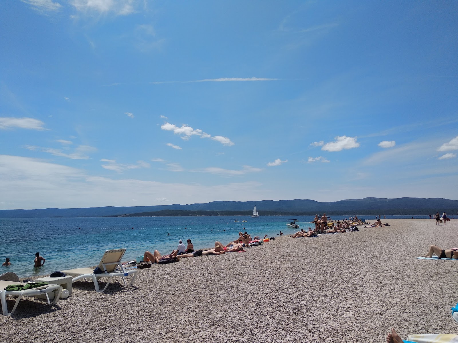 Potocine beach'in fotoğrafı - rahatlamayı sevenler arasında popüler bir yer