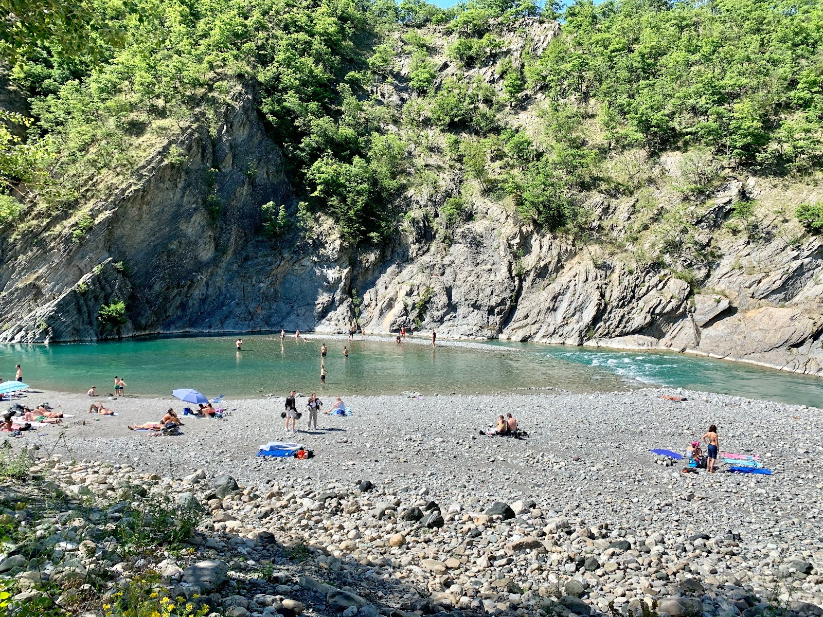 Foto van Spiaggia la Chiesetta met stenen oppervlakte