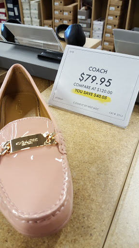 Shoe Store «DSW Designer Shoe Warehouse», reviews and photos, 11500 Burleigh St., Wauwatosa, WI 53222, USA