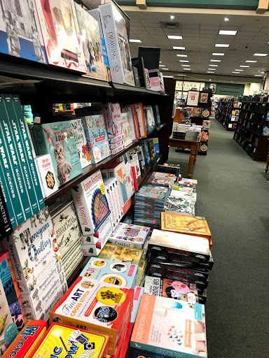 Book Store «Barnes & Noble», reviews and photos, 1212 Greenbrier Pkwy, Chesapeake, VA 23320, USA