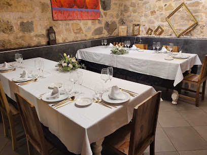 Alma Nostra Restaurante - C. los Zuloagas, 1, 40001 Segovia, Spain