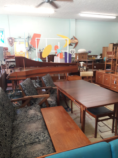 Furniture Store «San Antonio Furniture Finders», reviews and photos, 617 Fredericksburg Rd, San Antonio, TX 78201, USA