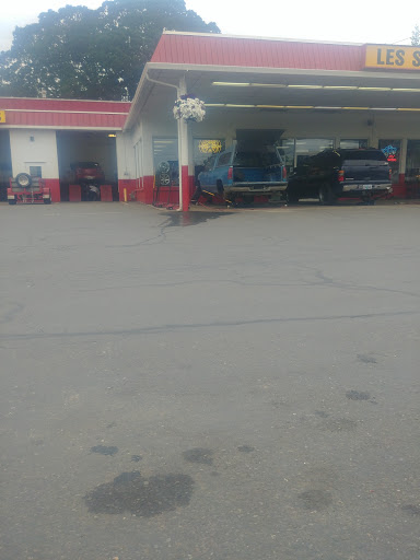 Tire Shop «Les Schwab Tire Center», reviews and photos, 1710 Monmouth St, Independence, OR 97351, USA