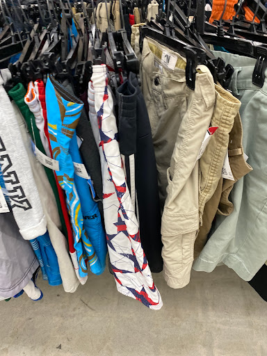 Thrift Store «Goodwill - Sherman Oaks», reviews and photos, 14760 Ventura Blvd, Sherman Oaks, CA 91403, USA