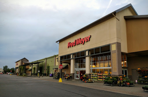 Grocery Store «Fred Meyer», reviews and photos, 6100 E Lake Sammamish Pkwy SE, Issaquah, WA 98029, USA