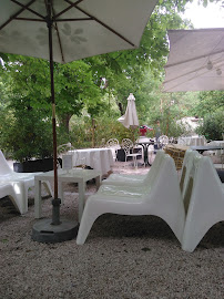Atmosphère du Restaurant de spécialités provençales Chez Thomé à Le Tholonet - n°18