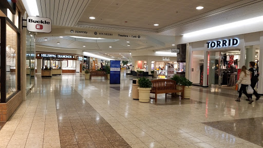 Shopping Mall «Oakwood Mall», reviews and photos, 4800 Golf Rd, Eau Claire, WI 54701, USA