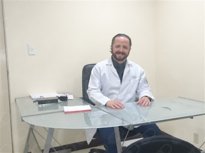 Dr. Luis Martinez Huitron, Urólogo