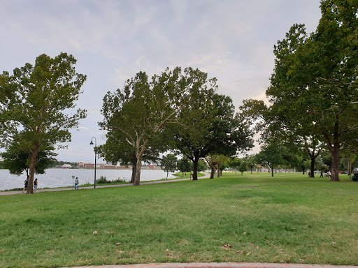 Parks for picnics in Dallas
