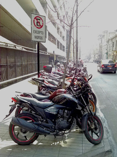 Opiniones de Estacionamiento Motos - Miraflores en Metropolitana de Santiago - Tienda de motocicletas