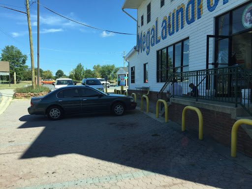 American Mega Laundromat en Hyattsville