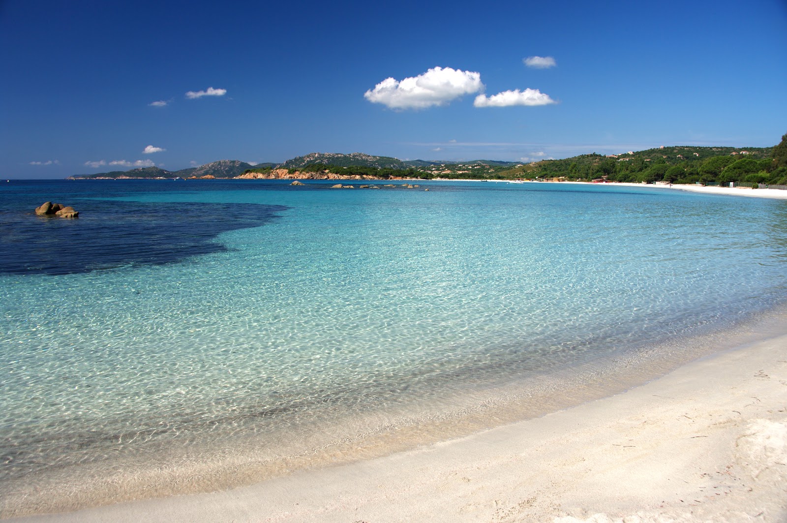 Foto de Plage De La Folaca con arena beige superficie