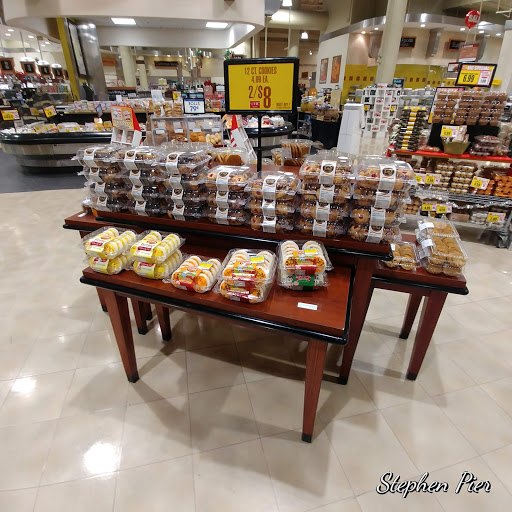 Grocery Store «Harris Teeter», reviews and photos, 8200 Crestwood Heights Dr, McLean, VA 22102, USA