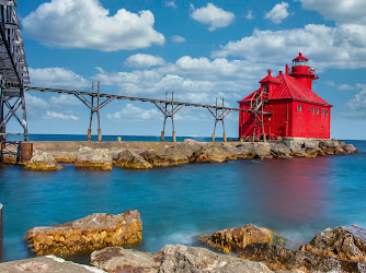 Sturgeon Bay Ship Canal Pierhead Lighthouse